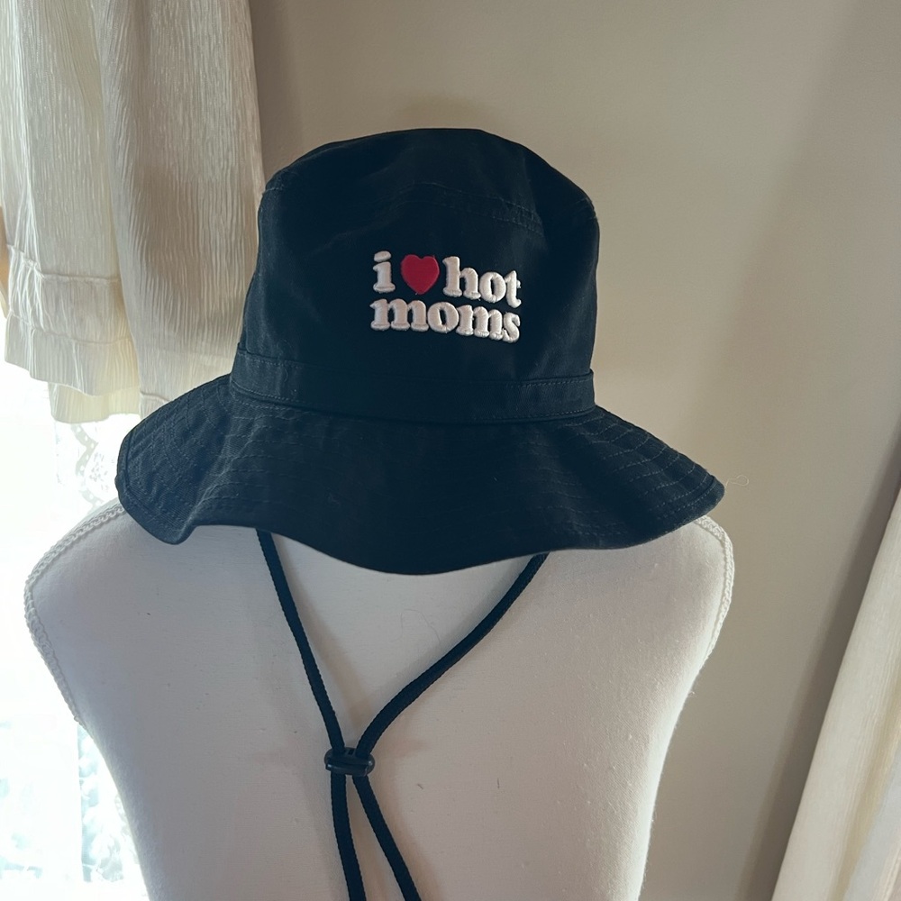 Danny Duncan i ❤️ hot moms Black Bucket Hat, excellent condition